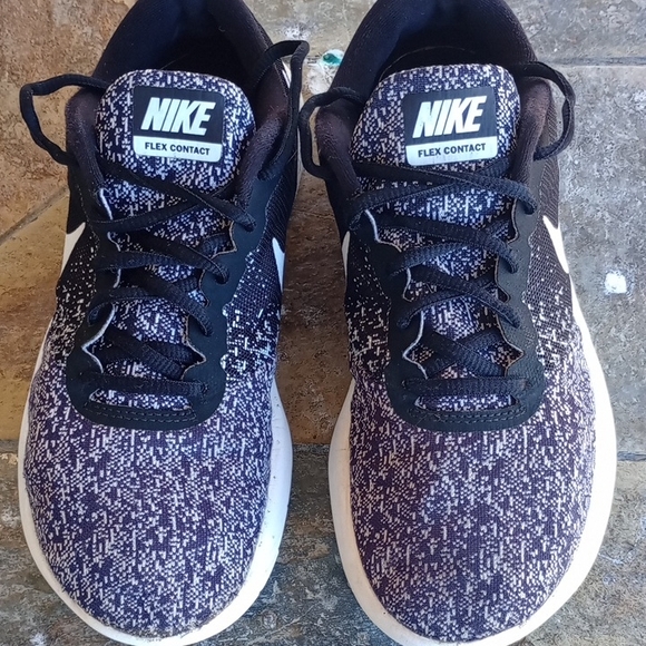 Nike Flex Contact Black and White Running Shoes - Picture 1 of 8